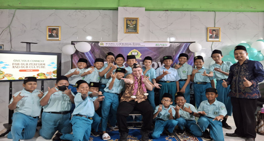 Talkshow Inspiratif Bersama Mr. Tyler dari Amerika: Membuka Jendela Dunia untuk Siswa MI NBS